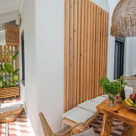 Menemar & Apt, By Idealstay Experience